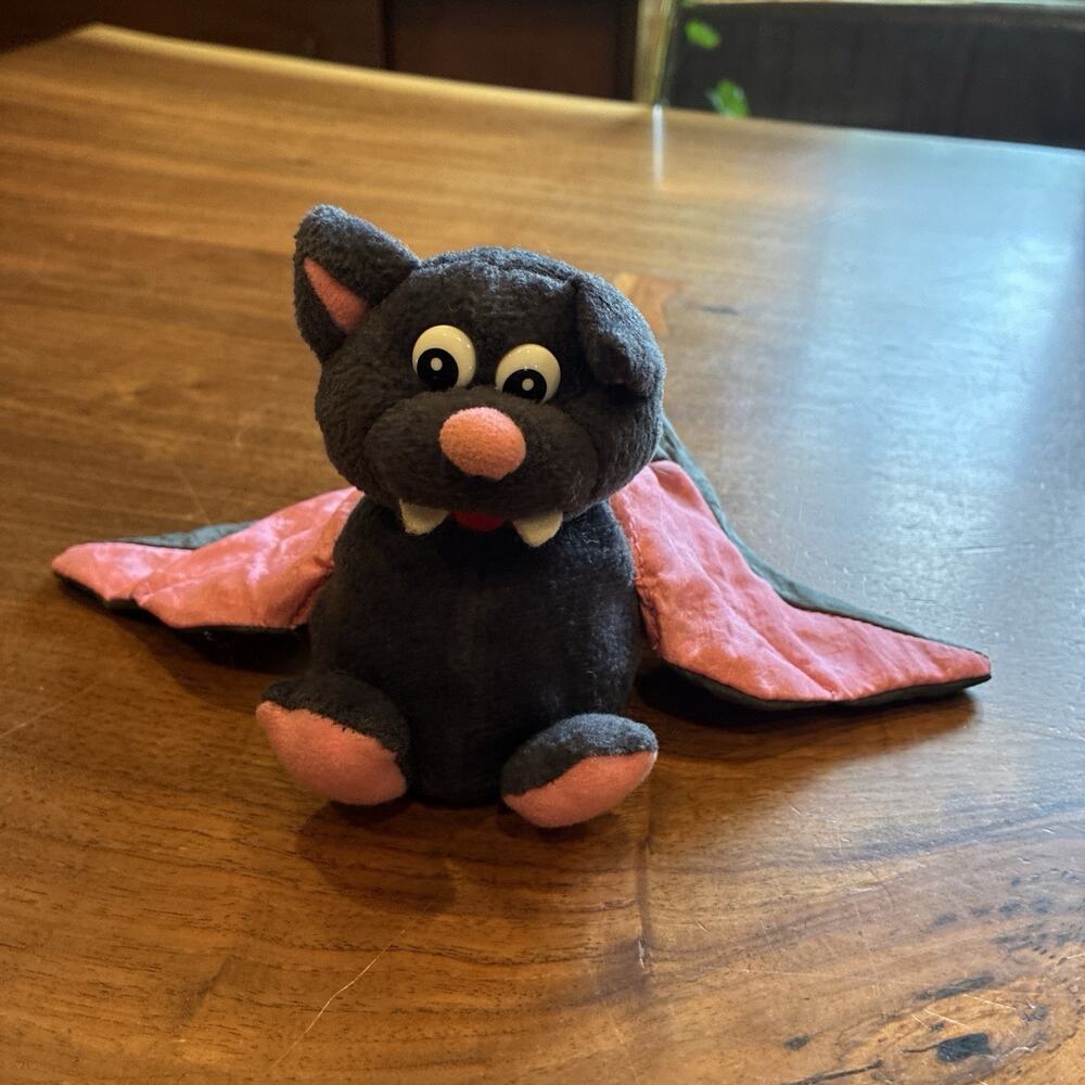 1996 Stuffins Bat Plush Black Pink Feet Fangs Vampire Halloween Bean Bag Toy